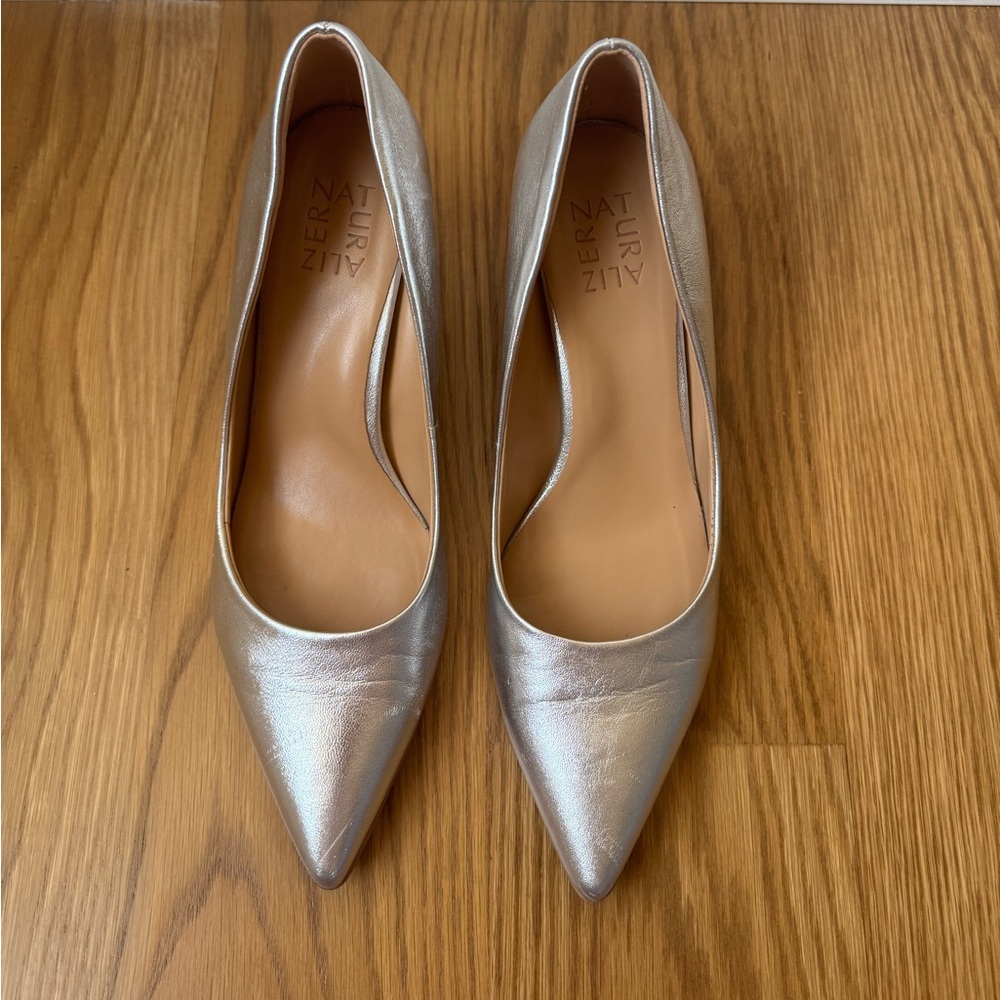 EUC Naturalizer Everly Pump Heels Silver Leather, Low Heel, Women's 8M - Picture 8 of 16